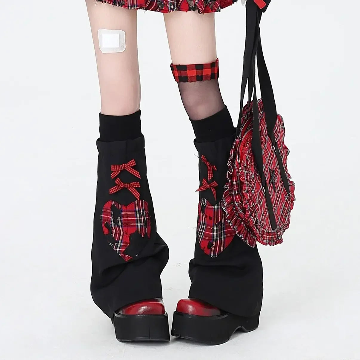 🖤🔥 Falda Mini Irregular Gótica Kpop Dance Rock Y2K – Estilo Hot Girl, Estampado a Cuadros Rojos, Volantes y Capas 🎀🎸