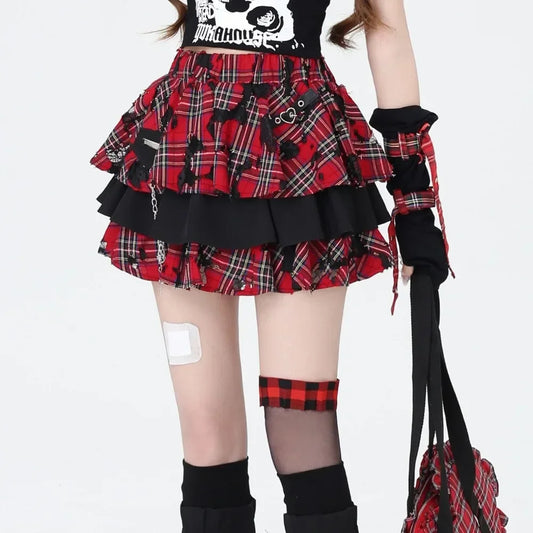 🖤🔥 Falda Mini Irregular Gótica Kpop Dance Rock Y2K – Estilo Hot Girl, Estampado a Cuadros Rojos, Volantes y Capas 🎀🎸