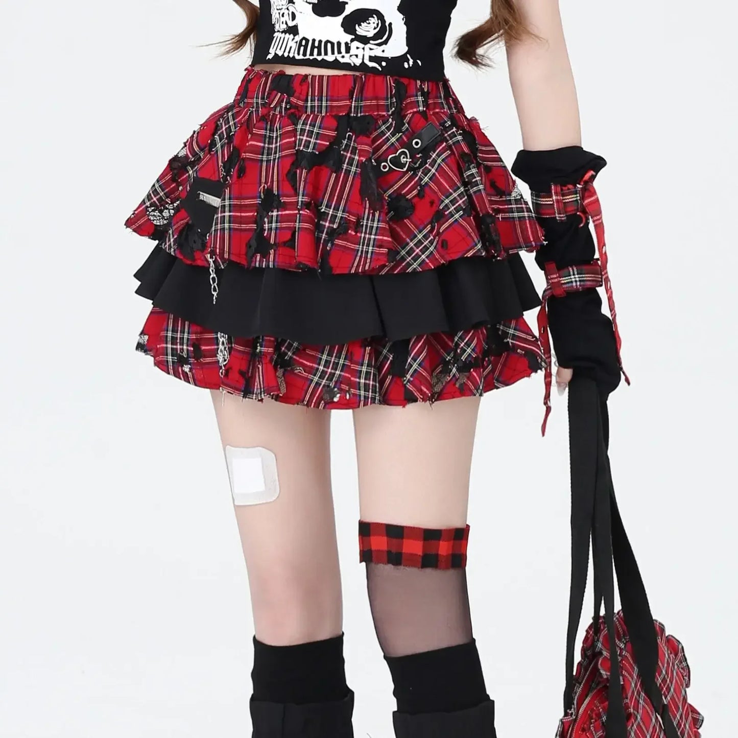 🖤🔥 Falda Mini Irregular Gótica Kpop Dance Rock Y2K – Estilo Hot Girl, Estampado a Cuadros Rojos, Volantes y Capas 🎀🎸