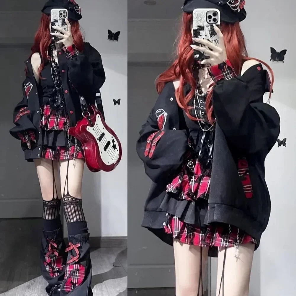 🖤🔥 Falda Mini Irregular Gótica Kpop Dance Rock Y2K – Estilo Hot Girl, Estampado a Cuadros Rojos, Volantes y Capas 🎀🎸