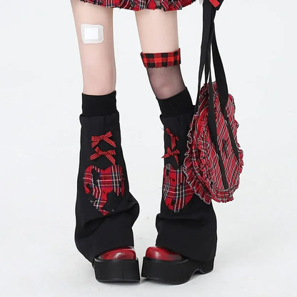 🖤🔥 Falda Mini Irregular Gótica Kpop Dance Rock Y2K – Estilo Hot Girl, Estampado a Cuadros Rojos, Volantes y Capas 🎀🎸