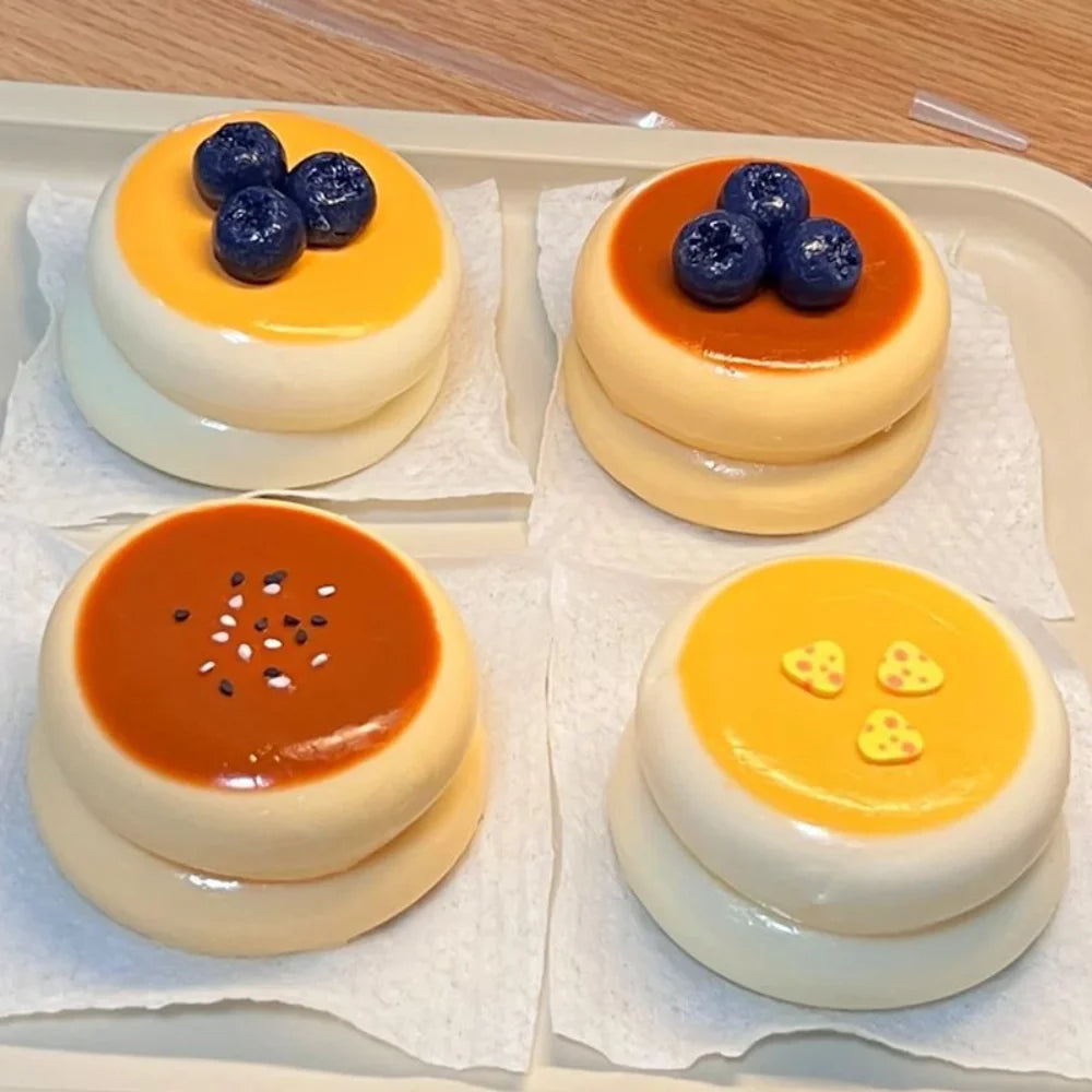 🍓🫐 Taba Squishy Strawberry & Blueberry Soufflé – Juguete Anti-Estrés.