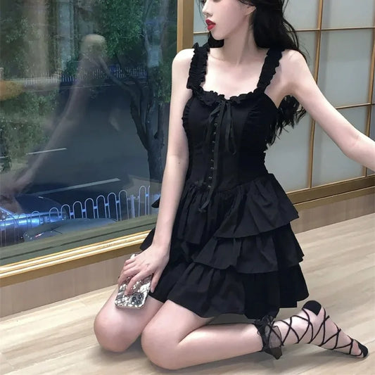 🖤✨ Vestido Negro Corto Estilo Francés de Verano – Diseño Elegante con Volantes y Tirantes Finos ✨🖤
