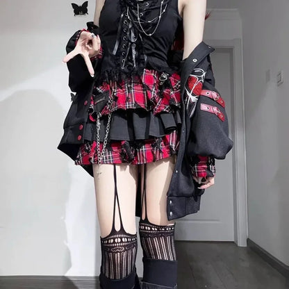 🖤🔥 Falda Mini Irregular Gótica Kpop Dance Rock Y2K – Estilo Hot Girl, Estampado a Cuadros Rojos, Volantes y Capas 🎀🎸
